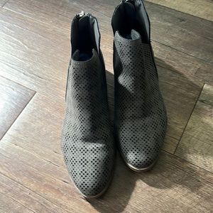 Madden Girl Sz 6-1/2 Taupe Ankle Boots New